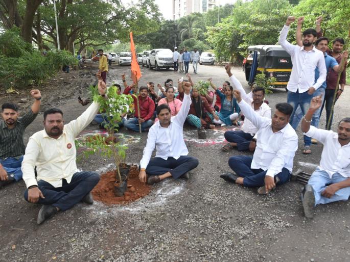 MNS movement against stones | खड्यांच्या विरोधात मनसेचे आंदोलन MNS movement against stones | खड्यांच्या विरोधात मनसेचे आंदोलन