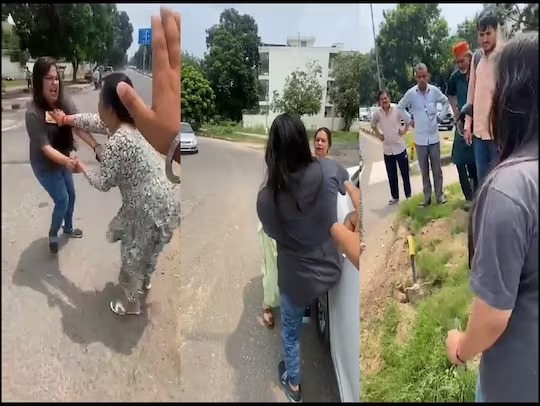 chandigarh women clash viral video after road rage and wrong side driving sector 34 police station | दे दणादण! भररस्त्यात 3 महिला भिडल्या, एकमेकींच्या जीवावर उठल्या; लाथा-बुक्क्यांनी मारहाण chandigarh women clash viral video after road rage and wrong side driving sector 34 police station | दे दणादण! भररस्त्यात 3 महिला भिडल्या, एकमेकींच्या जीवावर उठल्या; लाथा-बुक्क्यांनी मारहाण