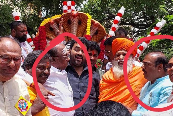 Election chief slapped in front of BJP MP, type in Solapur | भाजप खासदारासमक्ष निवडणूक प्रमुखाला मारली चापट, सोलापुरातील प्रकार Election chief slapped in front of BJP MP, type in Solapur | भाजप खासदारासमक्ष निवडणूक प्रमुखाला मारली चापट, सोलापुरातील प्रकार