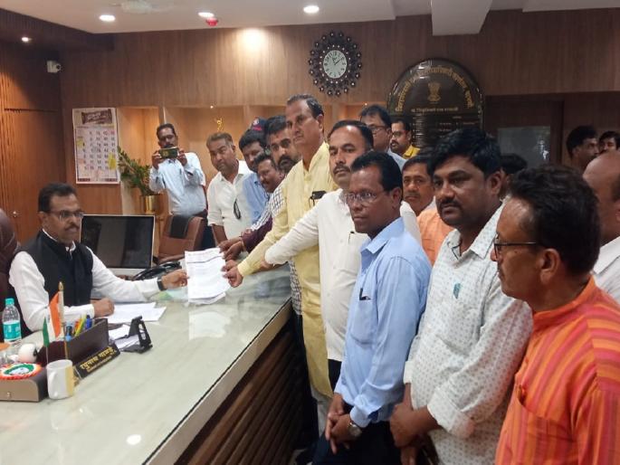 Instead of the central bank, where the horses got stuck to pay in the nationalized bank, you tell me sir! | मध्यवर्ती बँक ऐवजी राष्ट्रीयकृत बँकेत पगार करण्यासाठी घोडे अडले कुठे, तुम्हीच सांगा साहेब! Instead of the central bank, where the horses got stuck to pay in the nationalized bank, you tell me sir! | मध्यवर्ती बँक ऐवजी राष्ट्रीयकृत बँकेत पगार करण्यासाठी घोडे अडले कुठे, तुम्हीच सांगा साहेब!