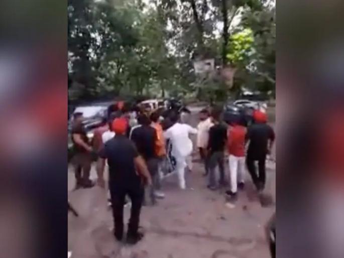 jharkhand congress leaders son allegedly attacks teen | "नमस्कार केला नाही?"; काँग्रेस नेत्याच्या मुलाने 17 वर्षीय मुलाला बेदम मारहाण केल्याचा आरोप jharkhand congress leaders son allegedly attacks teen | "नमस्कार केला नाही?"; काँग्रेस नेत्याच्या मुलाने 17 वर्षीय मुलाला बेदम मारहाण केल्याचा आरोप