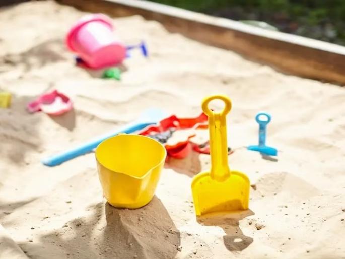 germany 8 year old boy finds 1800 year old silver coin in school sandbox kept in museum | अरे व्वा! खेळता खेळता चिमुकल्याला सापडली 1800 वर्षे जुनी अनोखी गोष्ट; नेमकं काय घडलं? germany 8 year old boy finds 1800 year old silver coin in school sandbox kept in museum | अरे व्वा! खेळता खेळता चिमुकल्याला सापडली 1800 वर्षे जुनी अनोखी गोष्ट; नेमकं काय घडलं?