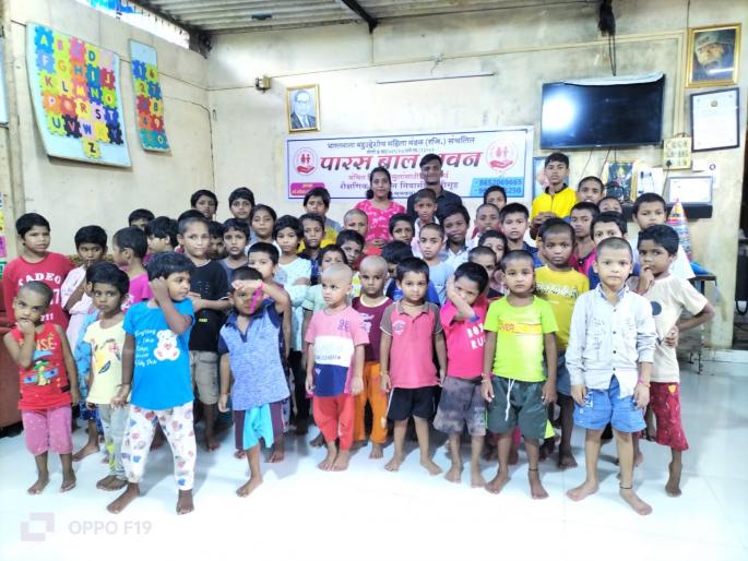 tied rakhi to orphans and destitute children in Thane! | ठाण्यात अनाथ, निराधार बालकांना राखी बांधून दिली बहिणीची माया tied rakhi to orphans and destitute children in Thane! | ठाण्यात अनाथ, निराधार बालकांना राखी बांधून दिली बहिणीची माया