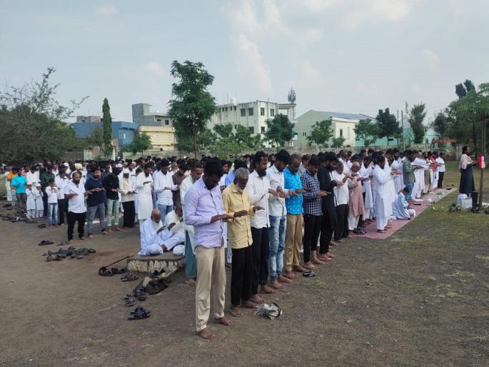 Prayer to Allah for rain in Ausa; Recitation of Namaz Istiska for three consecutive days | औश्यात पावसासाठी अल्लाहकडे प्रार्थना; सलग तीन दिवस नमाज इस्तिस्काचे पठण Prayer to Allah for rain in Ausa; Recitation of Namaz Istiska for three consecutive days | औश्यात पावसासाठी अल्लाहकडे प्रार्थना; सलग तीन दिवस नमाज इस्तिस्काचे पठण