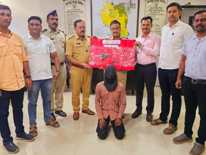 A foreign made pistol, 4 live cartridges and 1 empty cartridge were recovered from the accused | आरोपीकडे सापडले विदेशी बनावटीचे पिस्तुल, ४ जिवंत काडतुसे आणि १ रिकामी पुंगळी जप्त A foreign made pistol, 4 live cartridges and 1 empty cartridge were recovered from the accused | आरोपीकडे सापडले विदेशी बनावटीचे पिस्तुल, ४ जिवंत काडतुसे आणि १ रिकामी पुंगळी जप्त