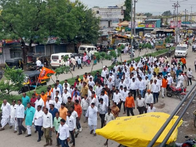 Aftermath of Jaalna lathicharge; Spontaneous response to Bhokar Bandh, entire Maratha society united | जालना लाठीचार्जचे पडसाद; भोकर बंदला उत्स्फूर्त प्रतिसाद, सकल मराठा समाज एकवटला