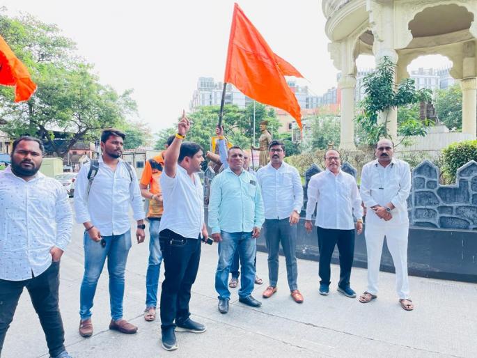 Roadblock for Maratha reservation in Navi Mumbai; Protest against lathi charge in Jalanya | नवी मुंबईत मराठा आरक्षणासाठी रास्ता रोको; जालन्यातील लाठीहल्याचाही निषेध Roadblock for Maratha reservation in Navi Mumbai; Protest against lathi charge in Jalanya | नवी मुंबईत मराठा आरक्षणासाठी रास्ता रोको; जालन्यातील लाठीहल्याचाही निषेध
