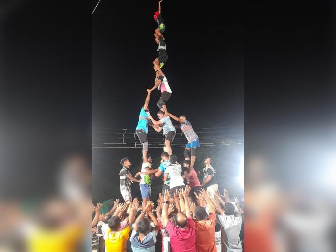 Who will taste the butter of lakhs of curds in Uran? Citizens are very curious | उरणमध्ये लाखांच्या दहीहंड्यांचे लोणी कोण चाखणार?, नागरिकांना प्रचंड उत्सुकता Who will taste the butter of lakhs of curds in Uran? Citizens are very curious | उरणमध्ये लाखांच्या दहीहंड्यांचे लोणी कोण चाखणार?, नागरिकांना प्रचंड उत्सुकता