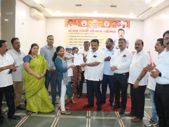 Sanjay Gandhi Disability Grant Scheme Distribution of Identity Card to Eligible Citizens | संजय गांधी निराधार अनुदान योजना पात्र नागरिकांना ओळखपत्र वाटप Sanjay Gandhi Disability Grant Scheme Distribution of Identity Card to Eligible Citizens | संजय गांधी निराधार अनुदान योजना पात्र नागरिकांना ओळखपत्र वाटप