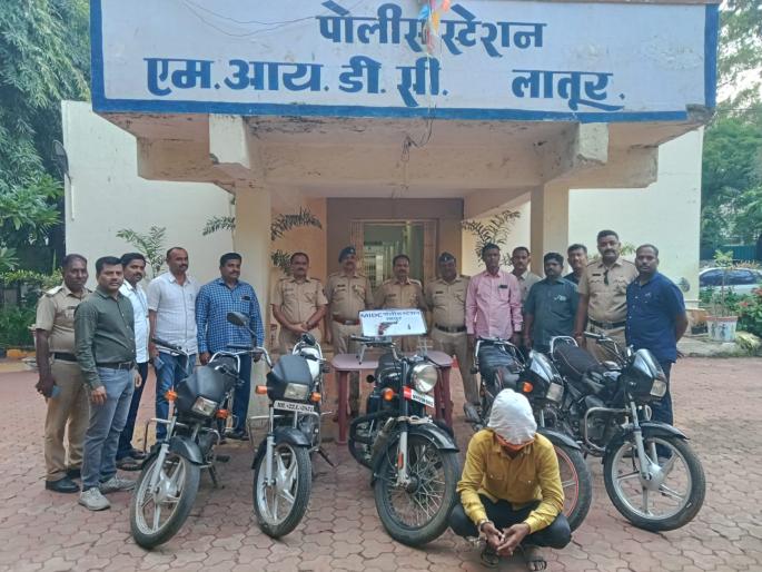 One arrested with cartridge, Gavathi Katta; 5 stolen bikes recovered after investigation | जिवंत काडतूस, गावठी कट्ट्यासह एकजण अटकेत; चौकशीनंतर चोरीच्या ५ दुचाकी जप्त One arrested with cartridge, Gavathi Katta; 5 stolen bikes recovered after investigation | जिवंत काडतूस, गावठी कट्ट्यासह एकजण अटकेत; चौकशीनंतर चोरीच्या ५ दुचाकी जप्त