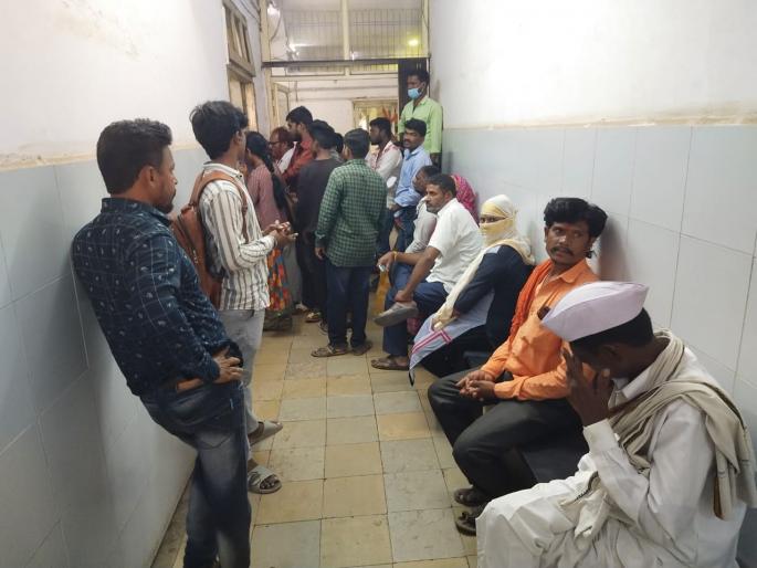 Health Minister Uday Samant sir, why are you keep waiting Beed patients for your camp in Vashi? | आरोग्य मंत्री साहेब, तुमच्या वाशीतील शिबीरासाठी बीडच्या रूग्णांचे हाल का करता? Health Minister Uday Samant sir, why are you keep waiting Beed patients for your camp in Vashi? | आरोग्य मंत्री साहेब, तुमच्या वाशीतील शिबीरासाठी बीडच्या रूग्णांचे हाल का करता?