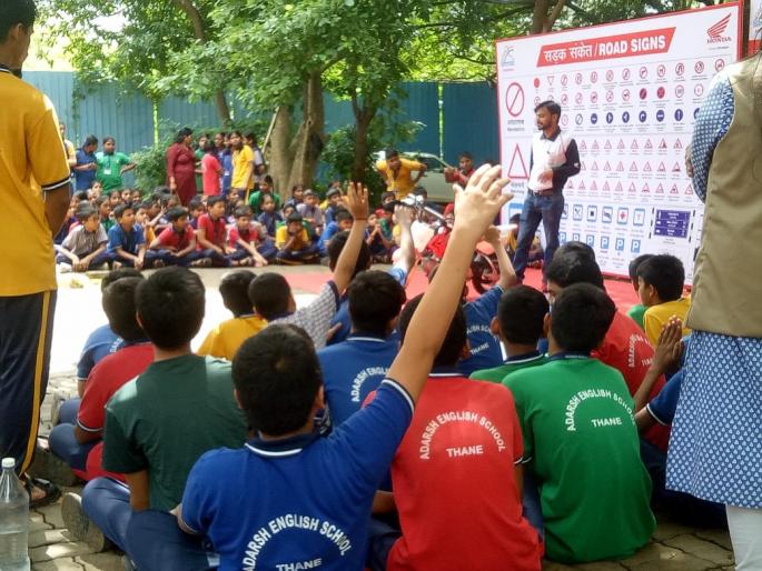 Road safety awareness campaign was conducted in Thane | ठाण्यात पार पडली रस्ते सुरक्षा जागरूकता मोहिम Road safety awareness campaign was conducted in Thane | ठाण्यात पार पडली रस्ते सुरक्षा जागरूकता मोहिम