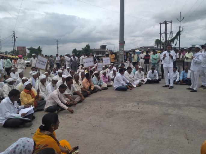 Money stuck in multistate, customers protest on streets | मल्टिस्टेटमध्ये अडकले काेट्यवधी रुपये, ग्राहक उतरले रस्त्यावर Money stuck in multistate, customers protest on streets | मल्टिस्टेटमध्ये अडकले काेट्यवधी रुपये, ग्राहक उतरले रस्त्यावर
