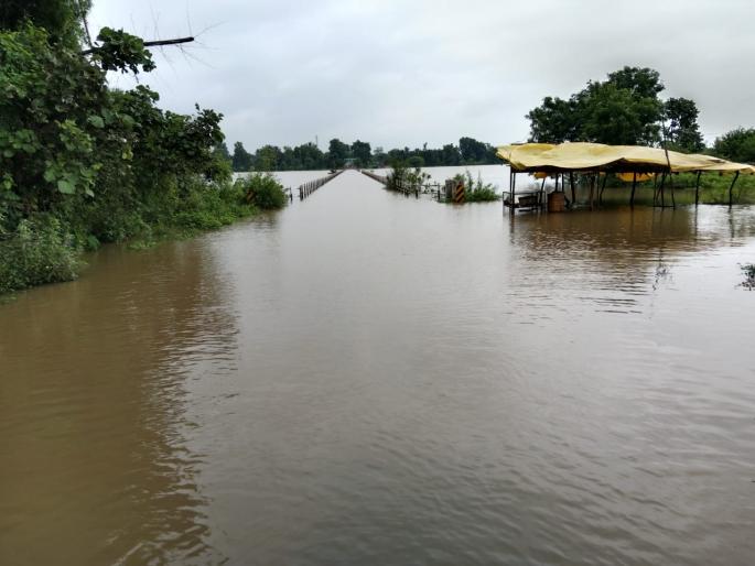 Three feet of water from Bawanthadi Bridge; Maharashtra-Madhya Pradesh route closed | बावनथडी पुलावरून तीन फुट पाणी; महाराष्ट्र-मध्यप्रदेश मार्ग बंद