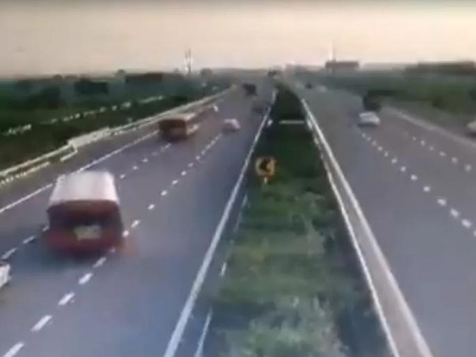 bus accident in uttar pradesh injured many passengers driver suffers heart attack delhi meerut expressway | एक्स्प्रेस वेवर चालत्या बसच्या ड्रायव्हरला आला हार्ट अटॅक; बसमध्ये होते 40 प्रवासी अन्... bus accident in uttar pradesh injured many passengers driver suffers heart attack delhi meerut expressway | एक्स्प्रेस वेवर चालत्या बसच्या ड्रायव्हरला आला हार्ट अटॅक; बसमध्ये होते 40 प्रवासी अन्...