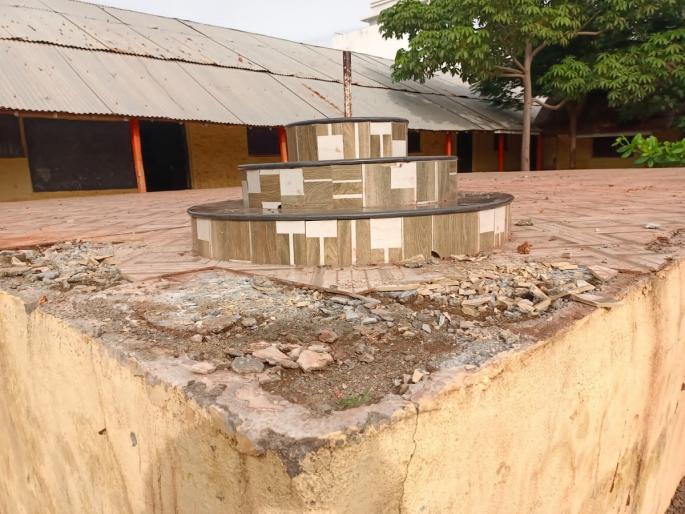 School vandalized by vandals on the eve of liberation struggle anniversary | मुक्तीसंग्राम वर्धापन दिनाच्या पूर्वसंध्येला टवाळखोरांकडून शाळेमध्ये तोडफोड School vandalized by vandals on the eve of liberation struggle anniversary | मुक्तीसंग्राम वर्धापन दिनाच्या पूर्वसंध्येला टवाळखोरांकडून शाळेमध्ये तोडफोड