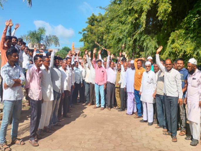 Bus Driver Beaten in village; Protest by villagers of Gaur, Anandwadi | बसचालकास टवाळखोरांची मारहाण; गौर, आनंदवाडी ग्रामस्थांकडून निषेध Bus Driver Beaten in village; Protest by villagers of Gaur, Anandwadi | बसचालकास टवाळखोरांची मारहाण; गौर, आनंदवाडी ग्रामस्थांकडून निषेध