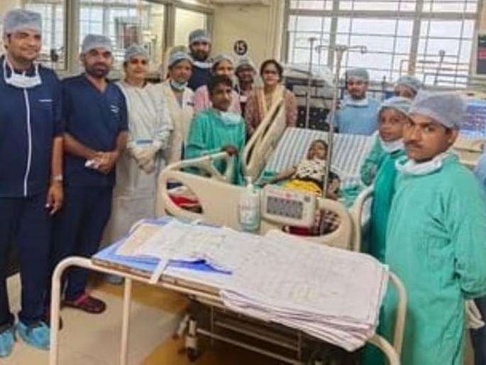 varanasi bhu hospital spent 60 lakh or save life of tea vendor daughter | चहावाल्याच्या लेकीचा जीव वाचवण्यासाठी रुग्णालयाने खर्च केले 60 लाख, 18 महिने उपचार सुरू varanasi bhu hospital spent 60 lakh or save life of tea vendor daughter | चहावाल्याच्या लेकीचा जीव वाचवण्यासाठी रुग्णालयाने खर्च केले 60 लाख, 18 महिने उपचार सुरू