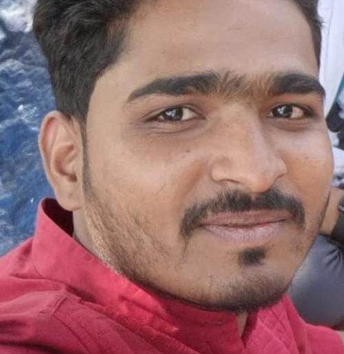 Death of a young farmer due to electric current, an incident in Jalkot taluka | विजेच्या धक्क्याने तरूण शेतकऱ्याचा मृत्यू, जळकोट तालुक्यातील घटना Death of a young farmer due to electric current, an incident in Jalkot taluka | विजेच्या धक्क्याने तरूण शेतकऱ्याचा मृत्यू, जळकोट तालुक्यातील घटना