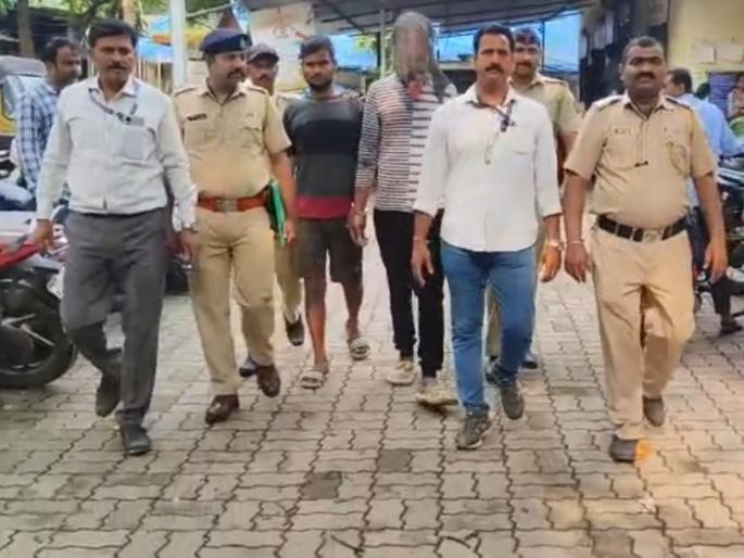 A cashier was beaten up in a hotel for money in Kalyan, the incident was caught on CCTV | कल्याणमध्ये पैशांसाठी हॉटेलमध्ये कॅशियरला मारहाण, घटना सीसीटीव्हीत कैद A cashier was beaten up in a hotel for money in Kalyan, the incident was caught on CCTV | कल्याणमध्ये पैशांसाठी हॉटेलमध्ये कॅशियरला मारहाण, घटना सीसीटीव्हीत कैद