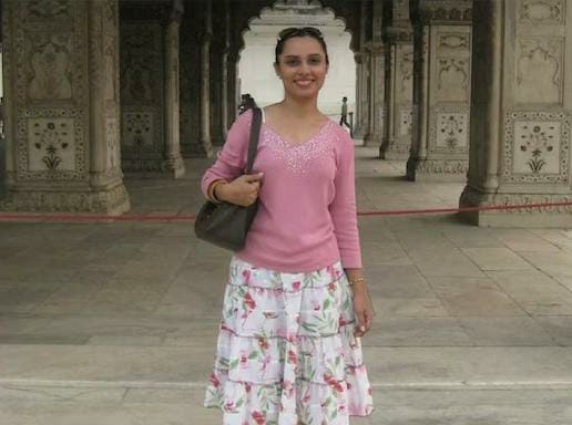 irs komal ganatra became an officer after being cheated by her husband | नवऱ्याने १५ दिवसांत साथ सोडली, 'ती' खचली नाही; 3 भाषा शिकून अधिकारी झाली, 'असा' होता यशस्वी प्रवास irs komal ganatra became an officer after being cheated by her husband | नवऱ्याने १५ दिवसांत साथ सोडली, 'ती' खचली नाही; 3 भाषा शिकून अधिकारी झाली, 'असा' होता यशस्वी प्रवास