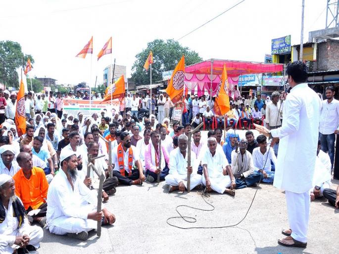 Declare a draught; MNS's Rasta Roko movement | दुष्काळ जाहीर करा; मनसेचे रास्ता रोको आंदोलन Declare a draught; MNS's Rasta Roko movement | दुष्काळ जाहीर करा; मनसेचे रास्ता रोको आंदोलन