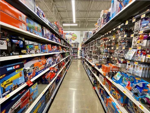 4 year girl dies of electric shock while trying to open refrigerator for chocolate in telangana supermarket | भयंकर! फ्रिज उघडायला गेली अन् वडिलांसमोरच लेकीचा तडफडून मृत्यू; नेमकं काय घडलं? 4 year girl dies of electric shock while trying to open refrigerator for chocolate in telangana supermarket | भयंकर! फ्रिज उघडायला गेली अन् वडिलांसमोरच लेकीचा तडफडून मृत्यू; नेमकं काय घडलं?