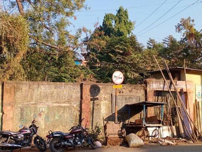 Dhindwade of Ulhasnagar Municipal Education Department; School building not up to date even after 7 years? | उल्हासनगर महापालिका शिक्षण विभागाचे धिंडवडे; शाळा इमारतीला ७ वर्षानंतरही मुहूर्त नाही? Dhindwade of Ulhasnagar Municipal Education Department; School building not up to date even after 7 years? | उल्हासनगर महापालिका शिक्षण विभागाचे धिंडवडे; शाळा इमारतीला ७ वर्षानंतरही मुहूर्त नाही?