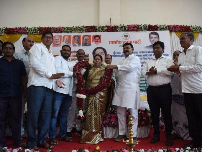 Five and a half crore lump-sum compensation deposited in the accounts of fishermen affected by the Nhavasheva-Shivadi Sea-link project | न्हावाशेवा–शिवडी सी-लिंक प्रकल्पबाधित मच्छीमारांच्या खात्यात एकरकमी साडेपाच कोटी नुकसानभरपाई जमा Five and a half crore lump-sum compensation deposited in the accounts of fishermen affected by the Nhavasheva-Shivadi Sea-link project | न्हावाशेवा–शिवडी सी-लिंक प्रकल्पबाधित मच्छीमारांच्या खात्यात एकरकमी साडेपाच कोटी नुकसानभरपाई जमा