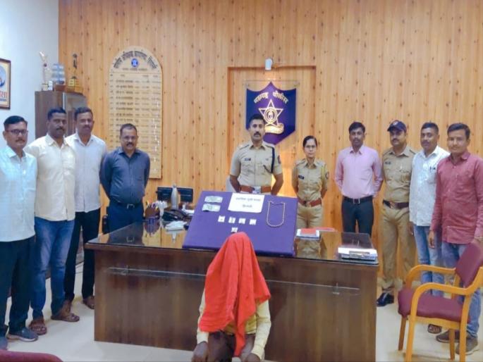 Burglary in broad daylight; Accused arrested in four hours | भरदिवसा घरफोडी; आरोपी चार तासात पोलिसांच्या जाळ्यात Burglary in broad daylight; Accused arrested in four hours | भरदिवसा घरफोडी; आरोपी चार तासात पोलिसांच्या जाळ्यात