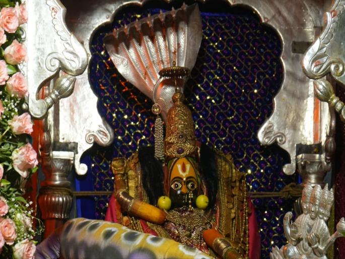 Devotees took darshan of Sheshashahi Mahapuja of Tulajabhavani Devi | तुळजाभवानी देवीच्या शेषशाही महापूजेचे घेतले भाविकांनी दर्शन Devotees took darshan of Sheshashahi Mahapuja of Tulajabhavani Devi | तुळजाभवानी देवीच्या शेषशाही महापूजेचे घेतले भाविकांनी दर्शन