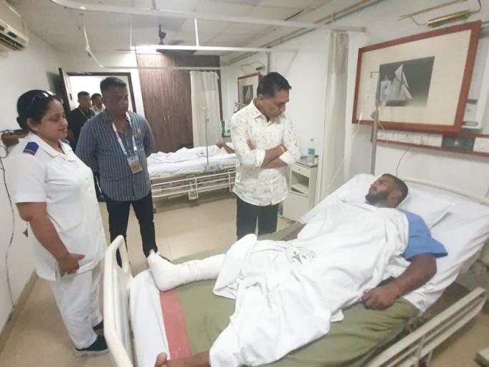 Sports Minister visited the injured players in goa | क्रीडामंत्र्यांनी घेतली जखमी खेळाडूंची भेट Sports Minister visited the injured players in goa | क्रीडामंत्र्यांनी घेतली जखमी खेळाडूंची भेट