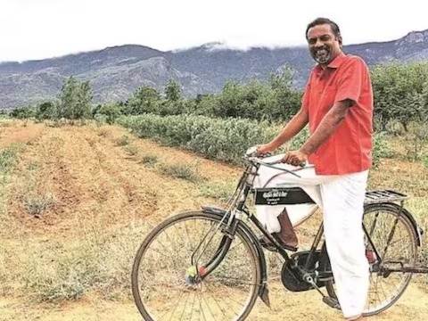 zoho corporation founder sridhar vembu who quit job in america and started his business in small village | साधी राहणी, उच्च विचारसरणी! कर्ज न घेता गावी बांधलं ऑफिस; उभी केली 39 हजार कोटींची कंपनी zoho corporation founder sridhar vembu who quit job in america and started his business in small village | साधी राहणी, उच्च विचारसरणी! कर्ज न घेता गावी बांधलं ऑफिस; उभी केली 39 हजार कोटींची कंपनी