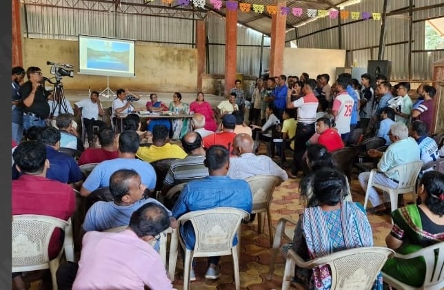 In Goa Gram Sabha residents protested against the new Bori bridge in Lotli Gram Sabha | गोव्यात ग्रामसभा तापल्या, सावई वेरेंत जलस्रोत अधिकाऱ्यांनी घेतला काढता पाय In Goa Gram Sabha residents protested against the new Bori bridge in Lotli Gram Sabha | गोव्यात ग्रामसभा तापल्या, सावई वेरेंत जलस्रोत अधिकाऱ्यांनी घेतला काढता पाय