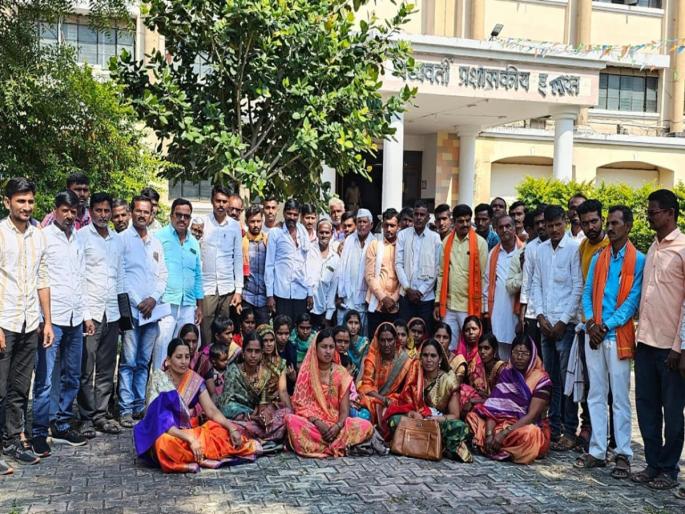 We are Kunabi; Husband Maratha, so now you tell our children there is no reservation? | आम्ही कुणबी; पती मराठा, मग आता तुम्हीच सांगा आमच्या मुलांना काही नाही आरक्षण? We are Kunabi; Husband Maratha, so now you tell our children there is no reservation? | आम्ही कुणबी; पती मराठा, मग आता तुम्हीच सांगा आमच्या मुलांना काही नाही आरक्षण?