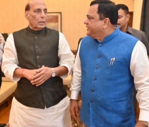 Blocked by the Navy for NOC for Daboli constructions, Rajnath Singh is asked for a solution! | दाबोळीत बांधकामांना एनओसीकरिता नौदलाकडून अडवणूक, राजनाथ सिंहांना तोडग्यासाठी साकडे!