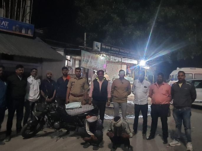Ganja smugglers handcuffed, action of local crime branch, ganja worth Rs. 90 thousand seized | गांजा तस्करांना बेड्या, स्थानिक गुन्हे शाखेची कारवाई, ९० हजार रुपयांचा गांजा जप्त Ganja smugglers handcuffed, action of local crime branch, ganja worth Rs. 90 thousand seized | गांजा तस्करांना बेड्या, स्थानिक गुन्हे शाखेची कारवाई, ९० हजार रुपयांचा गांजा जप्त