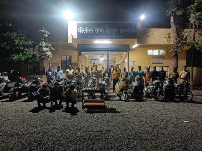 Midnight Raid on Gambling; 6 lakh worth of goods seized, case against 13 persons | जुगारावर मध्यरात्री छापा; सहा लाखांचा मुद्देमाल जप्त, १३ जणाविरुद्ध गुन्हा Midnight Raid on Gambling; 6 lakh worth of goods seized, case against 13 persons | जुगारावर मध्यरात्री छापा; सहा लाखांचा मुद्देमाल जप्त, १३ जणाविरुद्ध गुन्हा