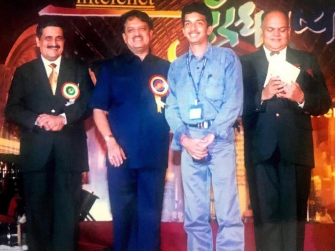 chala hawa yeudya fame actor nilesh sable share old memory | विलासराव देशमुख यांच्यासोबत असलेल्या 'या' अभिनेत्याला ओळखलं का? मराठी इंडस्ट्रीत आहे दबदबा chala hawa yeudya fame actor nilesh sable share old memory | विलासराव देशमुख यांच्यासोबत असलेल्या 'या' अभिनेत्याला ओळखलं का? मराठी इंडस्ट्रीत आहे दबदबा