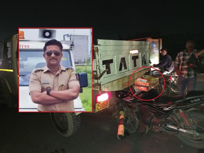 After the duty is over and the policeman died in an accident on his way home, the Diwali sweets remained in the vehicle | ड्यूटी संपली अन् घरी जाताना अपघातात पोलिसाचा मृत्यू, दिवाळीची मिठाई वाहनालाच राहिली After the duty is over and the policeman died in an accident on his way home, the Diwali sweets remained in the vehicle | ड्यूटी संपली अन् घरी जाताना अपघातात पोलिसाचा मृत्यू, दिवाळीची मिठाई वाहनालाच राहिली