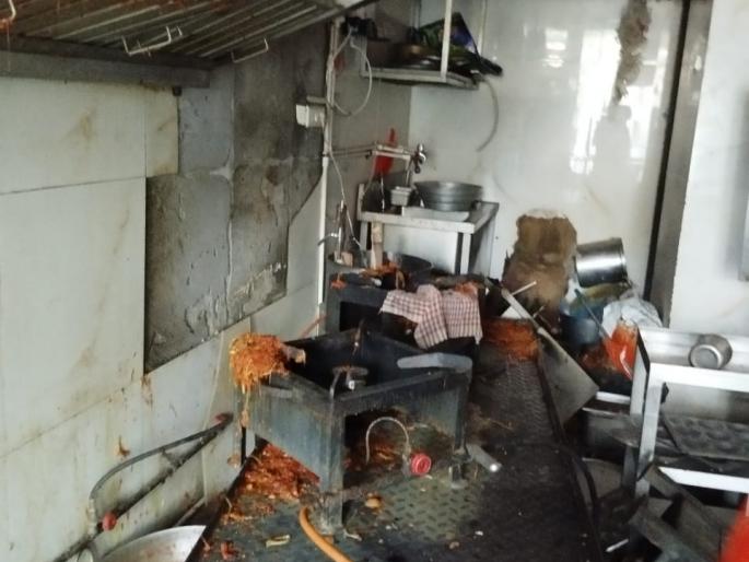 Cooker explosion in Thane; Fortunately, no one was hurt | ठाण्यात कुकरचा स्फोट; सुदैवाने कोणालाही दुखापत नाही Cooker explosion in Thane; Fortunately, no one was hurt | ठाण्यात कुकरचा स्फोट; सुदैवाने कोणालाही दुखापत नाही