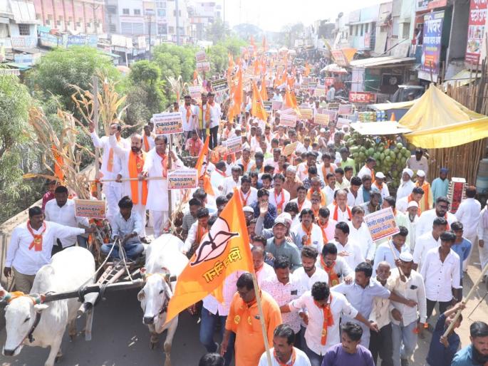 'Drought is not similar to drought in Sillod taluka'; Minister Abdul Sattar's son took the march | 'दुष्काळ सदृश्य नव्हे सिल्लोड तालुक्यात दुष्काळच'; मंत्री अब्दुल सत्तारांच्या मुलानेच काढला मोर्चा 'Drought is not similar to drought in Sillod taluka'; Minister Abdul Sattar's son took the march | 'दुष्काळ सदृश्य नव्हे सिल्लोड तालुक्यात दुष्काळच'; मंत्री अब्दुल सत्तारांच्या मुलानेच काढला मोर्चा