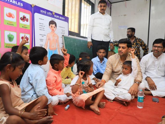 Shrikant Eknath Shinde's Diwali celebration along with the children of Irshalwadi | इर्शाळवाडीच्या बालकांसमवेत खासदार डॉ. श्रीकांत एकनाथ शिंदे यांची दिवाळी Shrikant Eknath Shinde's Diwali celebration along with the children of Irshalwadi | इर्शाळवाडीच्या बालकांसमवेत खासदार डॉ. श्रीकांत एकनाथ शिंदे यांची दिवाळी