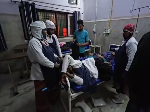 mewat nitrogen gas leak at nuh slaughter house 24 laborer admitted to hospital | हरियाणातील नूहंमध्ये गॅस लीक; 24 कामगारांची प्रकृती खालावली, उपचार सुरू mewat nitrogen gas leak at nuh slaughter house 24 laborer admitted to hospital | हरियाणातील नूहंमध्ये गॅस लीक; 24 कामगारांची प्रकृती खालावली, उपचार सुरू