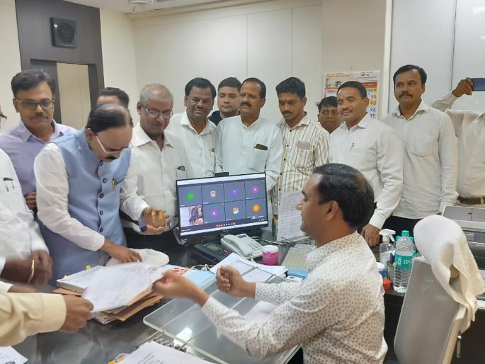 Fear of law and order problem due to meeting of Jarangs; Thane district collector thanks OBC leaders! | जरांगेंच्या सभेमुळे कायदा सुव्यवस्थेचा प्रश्न निर्माण होण्याची भीती; ठाणे जिल्हाधिकाऱ्यांना ओबीसी नेत्यांचे साकडे! Fear of law and order problem due to meeting of Jarangs; Thane district collector thanks OBC leaders! | जरांगेंच्या सभेमुळे कायदा सुव्यवस्थेचा प्रश्न निर्माण होण्याची भीती; ठाणे जिल्हाधिकाऱ्यांना ओबीसी नेत्यांचे साकडे!