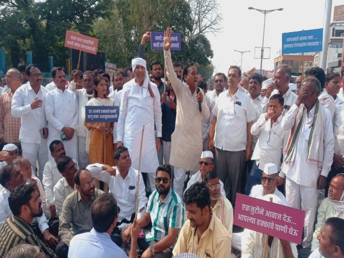 Do not bully, leave the water Nathsagar of Jayakwadi Dam; Roadblock on Jalana Road over Marathwada water issue | नका करू दादागिरी, पाणी सोडा नाथसागरी; मराठवाड्याच्या पाणी प्रश्नावर जालना रोडवर रस्तारोको