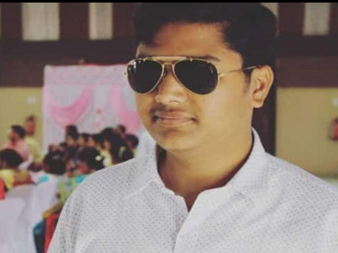 Vacation is over, tickets are also booked; But the young man died due to electricity shock while picking flowers for worship | सुटी संपली, तिकीटही बुक केलं; पण पूजेसाठी फुले तोंडताना विजेच्या धक्क्याने तरुणाचा मृत्यू Vacation is over, tickets are also booked; But the young man died due to electricity shock while picking flowers for worship | सुटी संपली, तिकीटही बुक केलं; पण पूजेसाठी फुले तोंडताना विजेच्या धक्क्याने तरुणाचा मृत्यू