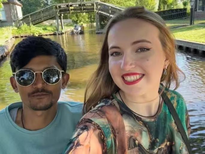 netherland foreign bride reached fatehpur village up boy married | प्रेमासाठी काय पण! नेदरलँडच्या तरुणीचा यूपीच्या मुलावर जडला जीव; सातासमुद्रापार आली अन्... netherland foreign bride reached fatehpur village up boy married | प्रेमासाठी काय पण! नेदरलँडच्या तरुणीचा यूपीच्या मुलावर जडला जीव; सातासमुद्रापार आली अन्...