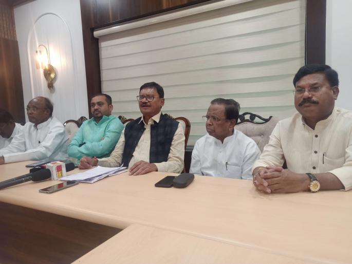 ... So Fadnavis should leave Gadchiroli's Guardian Ministership, Congress leader Subhash Dhote's demand | ...तर फडणवीस यांनी गडचिरोलीचे पालकमंत्रीपद सोडावे, काँग्रेस नेते सुभाष धोटेंची मागणी ... So Fadnavis should leave Gadchiroli's Guardian Ministership, Congress leader Subhash Dhote's demand | ...तर फडणवीस यांनी गडचिरोलीचे पालकमंत्रीपद सोडावे, काँग्रेस नेते सुभाष धोटेंची मागणी