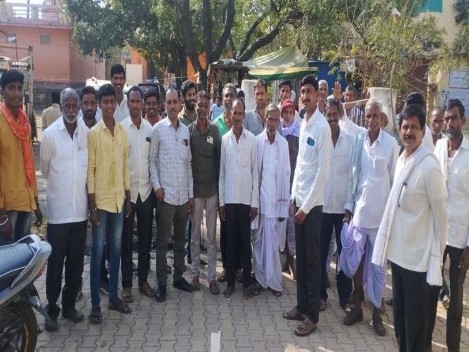 First the Maratha reservation, then the government program; The voter awareness program was stopped by the villagers | आधी मराठा आरक्षण, नंतर शासकीय कार्यक्रम; मतदार जागृती कार्यक्रम ग्रामस्थांनी थांबवला First the Maratha reservation, then the government program; The voter awareness program was stopped by the villagers | आधी मराठा आरक्षण, नंतर शासकीय कार्यक्रम; मतदार जागृती कार्यक्रम ग्रामस्थांनी थांबवला